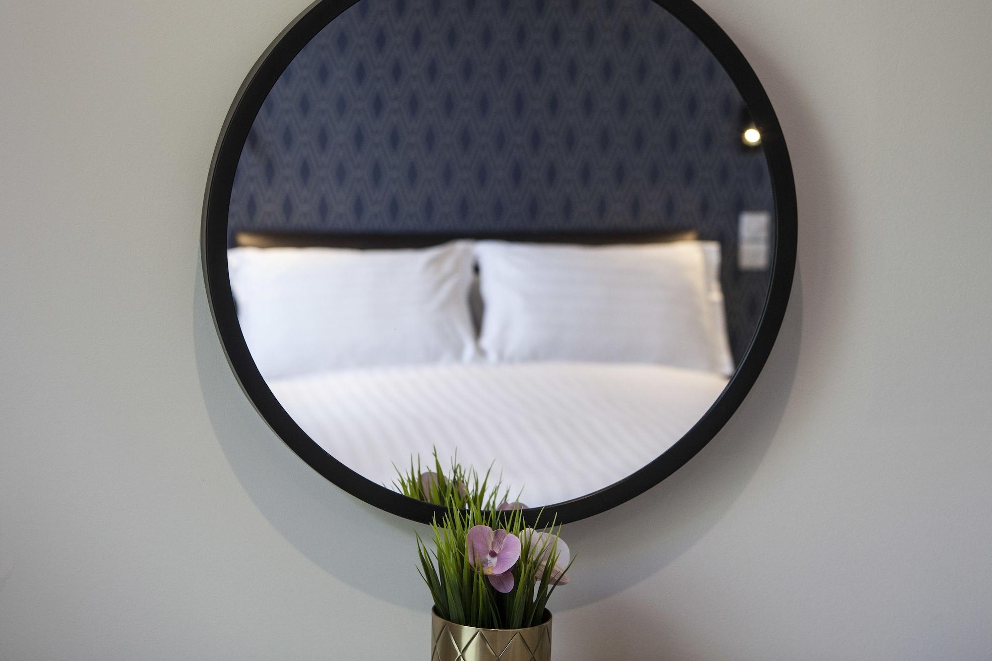 Asperion Hotel Guildford Bagian luar foto