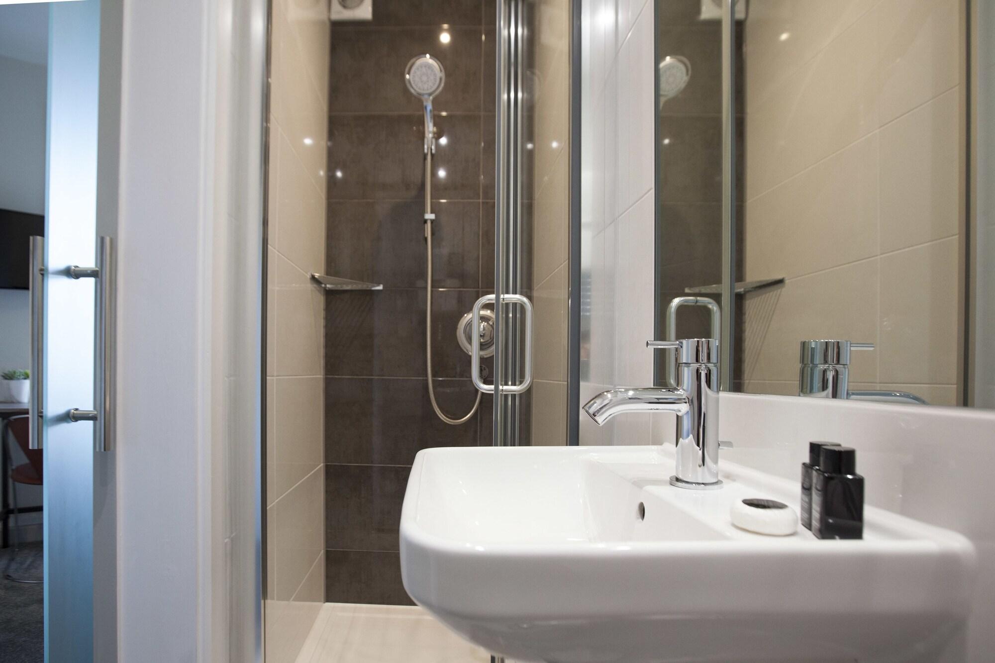 Asperion Hotel Guildford Bagian luar foto