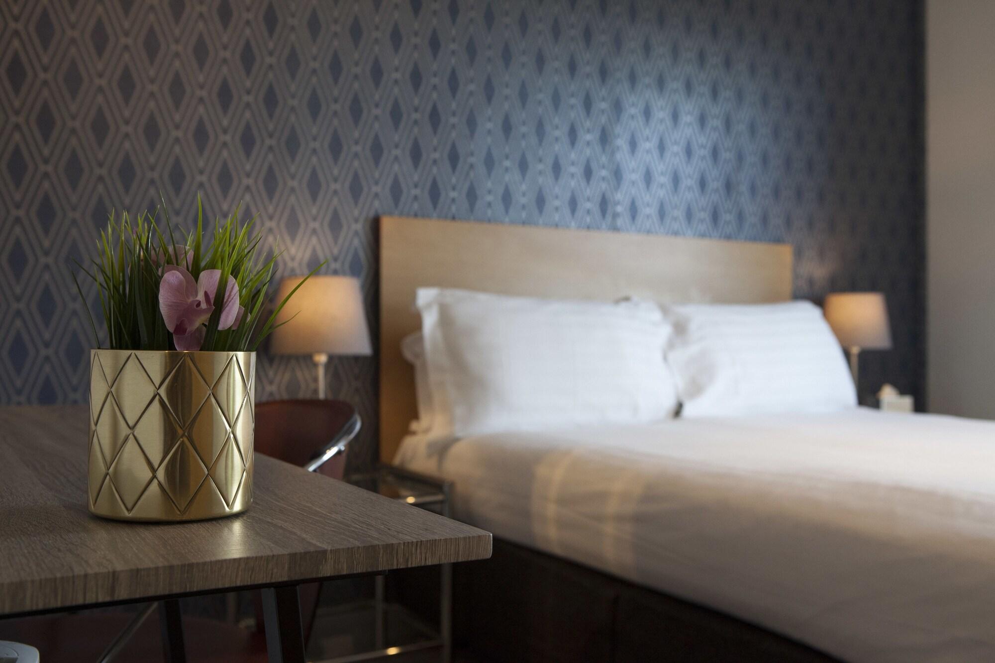 Asperion Hotel Guildford Bagian luar foto